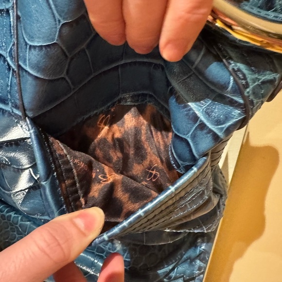 B. Makowsky Blue Shoulder Bag with Crocodile Texture - Picture 7 of 8